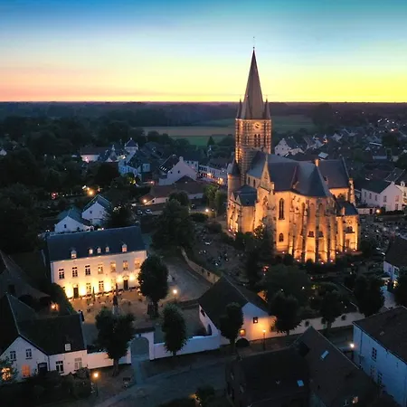 Abdijhof Szálloda